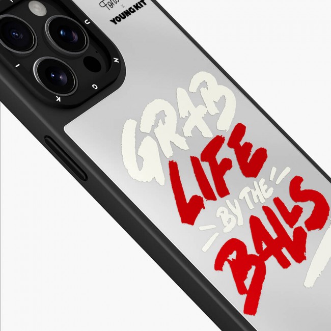 Apple iPhone 15 Pro Kılıf Tobias Fonseca Tasarımlı Youngkit Mirror Kapak Apple iPhone 15 Pro Kılıf Tobias Fonseca Tasarımlı Youngkit Mirror Kapak