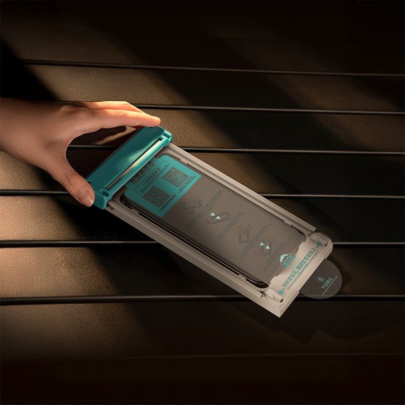 Bal-z Apple iPhone 17 Pro Max Benks Glass Warrior 2.0 EZFita Safir Cam Ekran Koruyucu + Kolay Uygulama Aparatı