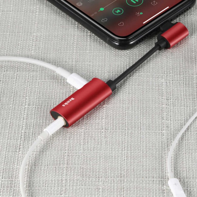Benks U40 2 in 1 Lightning Audio Adaptör Benks U40 2 in 1 Lightning Audio Adaptör