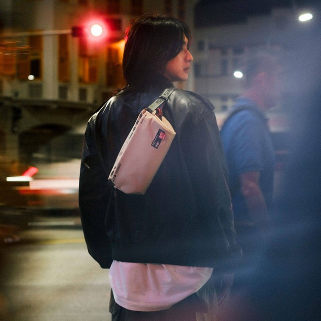 Skinarma Crossbody Fardel Çapraz Vücut Çantası Skinarma Crossbody Fardel Çapraz Vücut Çantası