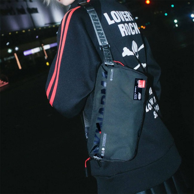 Skinarma Crossbody Fardel Çapraz Vücut Çantası Skinarma Crossbody Fardel Çapraz Vücut Çantası