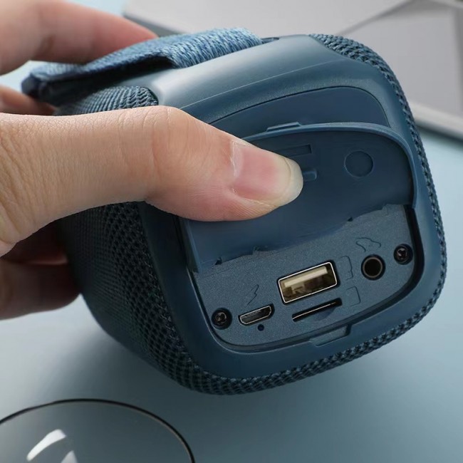 Zore TG339 Ayarlanabilir Renkli Işıklı El Askılı Bluetooth Hoparlör Speaker Zore TG339 Ayarlanabilir Renkli Işıklı El Askılı Bluetooth Hoparlör Speaker